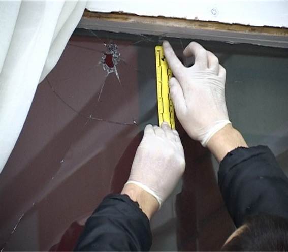 Невідомі стріляли в будівлю Київського окружного адміністративного суду 02