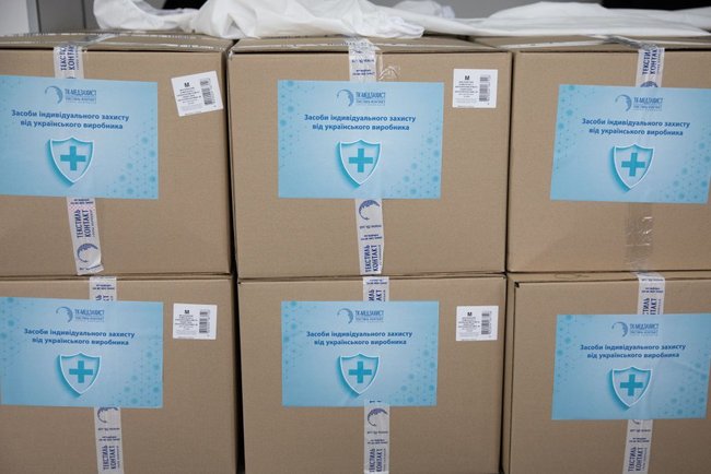 Високоякісні захисні костюми для медиків почали виготовляти в Україні, - Марина Порошенко 04