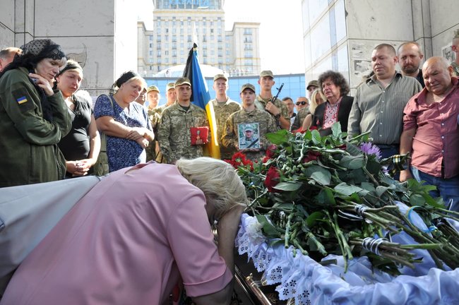 Київ попрощався з воїном 72-ї ОМБр Володимиром Матвієнком, загиблим на Донбасі 18 вересня 17