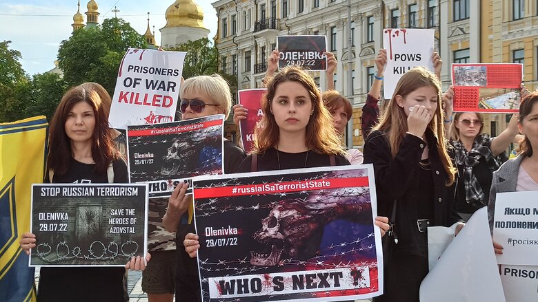 Акция Оленовка - новый Освенцим, организованная родственниками пленных защитников Азовстали, прошла в центре Киева 01
