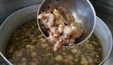 Спецкомісія Міноборони виявила продовольчий склад із зіпсованими продуктами. ФОТОрепортаж