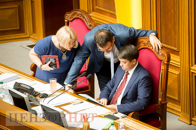Геращенко і Разумков вивчають Регламент, посилання Герусу від Семенченка і Корявченков, що перевіряє, чому не голосують колеги, - робочий день у Раді 10 вересня 24
