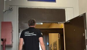 Масштабна контрабанда сигарет під виглядом мінвати: У БЕБ назвали причину обшуків на Чернівецькій митниці