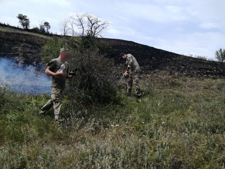 На Херсонщині врятували 40 га врожаю зернових від пожежі, спричиненої російськими обстрілами, - Нацполіція 02 На Херсонщині врятували 40 га врожаю зернових від пожежі, спричиненої російськими обстрілами, - Нацполіція 02