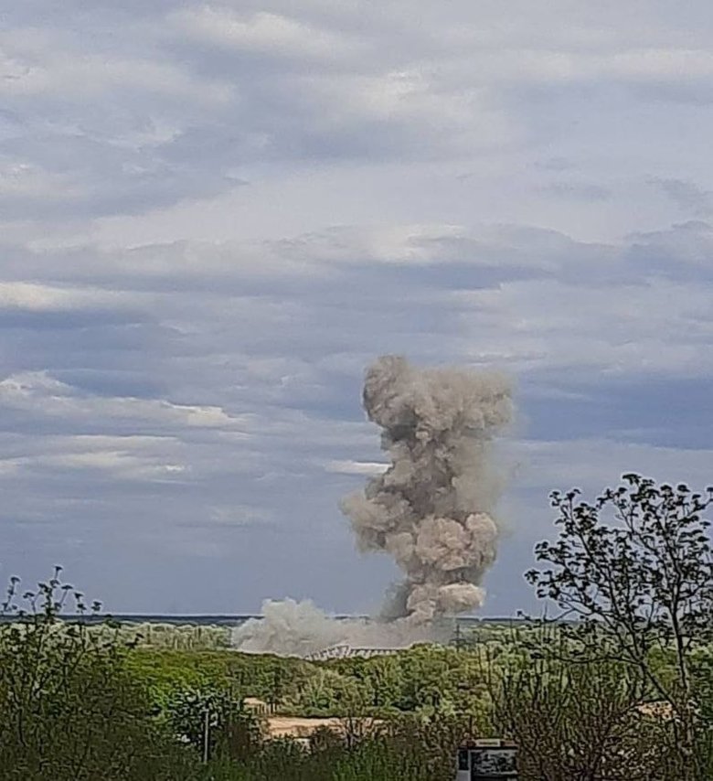 Залізничний міст через Сіверський Донець був підірваний українськими бійцями разом з вагонами 01