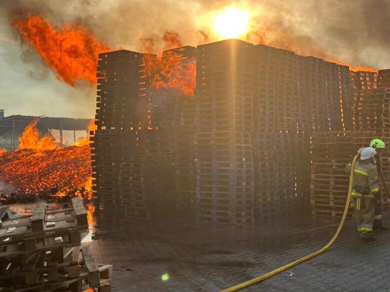 A factory is on fire in Trebukhiv