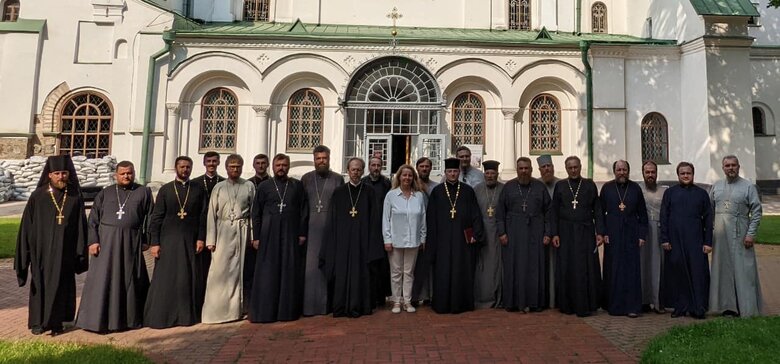 Представники духовенства ПЦУ і УПЦ МП зустрілися, щоб подолати розділення (оновлено) 02 Представники духовенства ПЦУ і УПЦ МП зустрілися, щоб подолати розділення (оновлено) 02