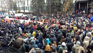 "Вимагаємо повторних виборів!": у Кишиневі масово протестують проти перемоги проросійського кандидата Додона. ФОТОрепортаж