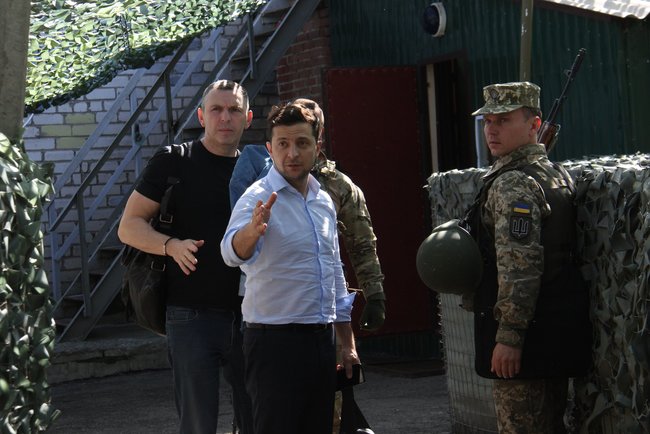 Zelenskyi visits frontline positions in Donbas 12