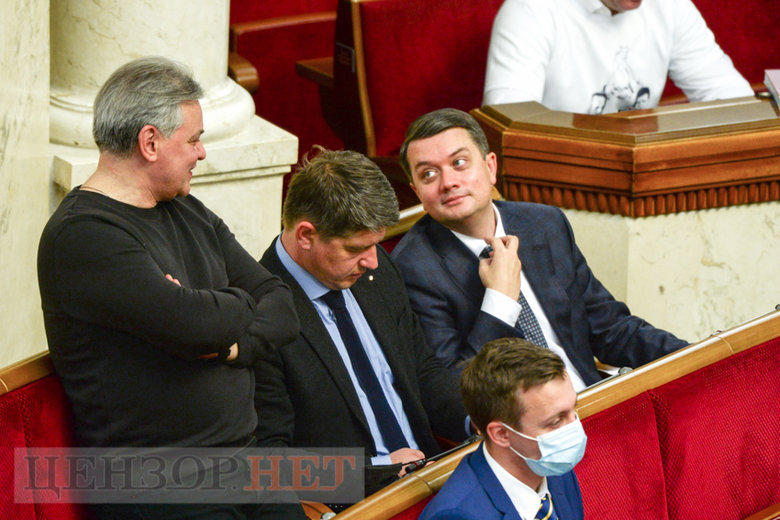 Послання Зеленського, пильний погляд та сміх Разумкова, плакати ЄС і невтішне пророцтво Бурміча: робота Ради 1 грудня 33