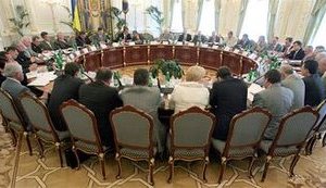 Ющенко на заседании Кабмина представил нового секретаря СНБО Богатыреву