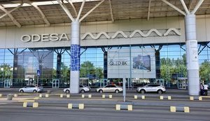 Будівництво ЗПС аеропорту "Одеса" завершено, новий термінал почав обслуговувати рейси на виліт, - Омелян. ФОТО