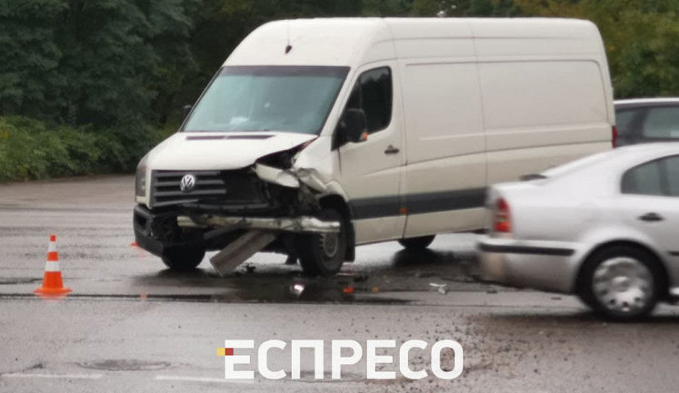 Volkswagen Crafter спровокував ДТП у Києві: загинула дівчина-пішохід, - ЗМІ. ВІДЕО+ФОТОрепортаж