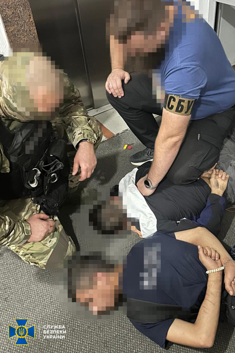 СБУ та Нацполіція затримали підпалювачів авто ЗСУ