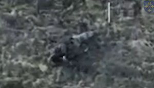 Дрон 155-й бригады поразил рашиста, после чего тот выстрелил себе в голову. ВИДЕО