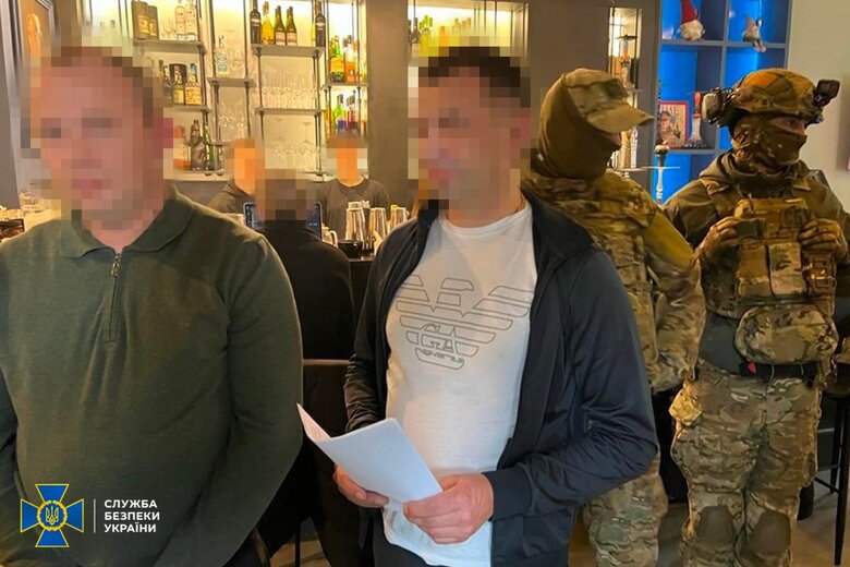 Затримано посадовця БЕБ та місцевого депутата, які кришували нелегальний збут підакцизних товарів на Закарпатті, - СБУ 01