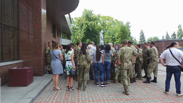 Апеляцію щодо запобіжного заходу полковнику бронетанкового управління ГШ ЗСУ Істоміну перенесли 02 Апеляцію щодо запобіжного заходу полковнику бронетанкового управління ГШ ЗСУ Істоміну перенесли 02