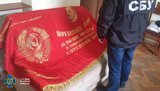 Хотів продати комуністичний прапор з Леніним: СБУ затримала мешканця Львівщини за заборонену символіку. ФОТОрепортаж