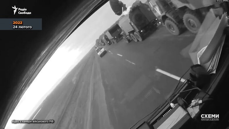 Пізніше на камеру військового РФ потрапили й кадри з полоненими українськими військовими на Київщині.