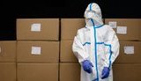 10 тис. захисних костюмів від Порошенка відправлені до лікарень Чернівців, Тернополя, Києва та Вінниці. ФОТОрепортаж