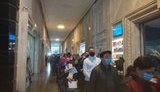 Після потрапляння регіону в "червону зону" величезні черги на вакцинацію вишикувалися в Дніпрі. ФОТОрепортаж