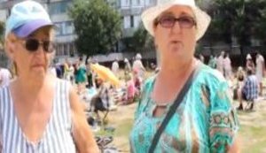 "Мы за Россию были. Думали - защитит, не обидит. При Украине торговать разрешали, а теперь полиция выгоняет", - разочарование крымских бабушек Путина. ВИДЕО