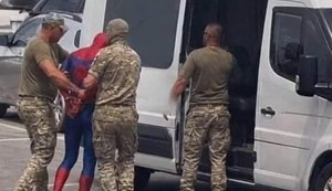 Волынский ТЦК опроверг информацию о мобилизации мужчины в костюме Человека-паука