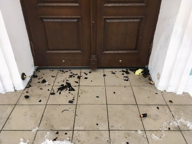 Затримано чоловіка, який намагався 15 листопада коктейлем Молотова підпалити Андріївську церкву в Києві, - Нацполіція 02