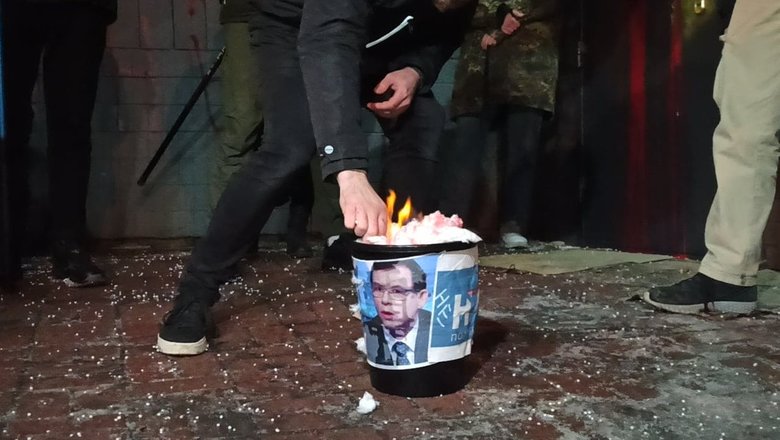 Біля телеканалу НАШ в Києві відбулась акція Вимкніть зброю Росії з вимогою санкцій проти Мураєва 19