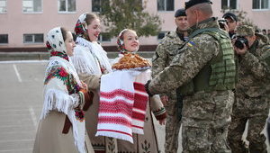 Mykolaiv residents give warm welcome to Marines upon their return from ATO area. PHOTOS