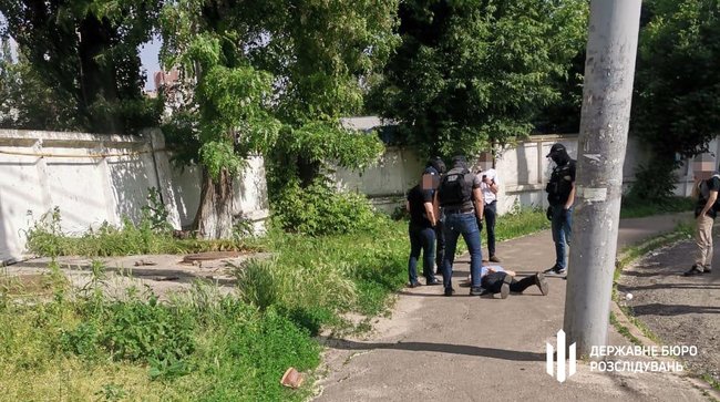 Чиновник Укртрансбезопасности, систематически требовавший взятки у перевозчиков, задержан на горячем в Киеве, - ГБР 03
