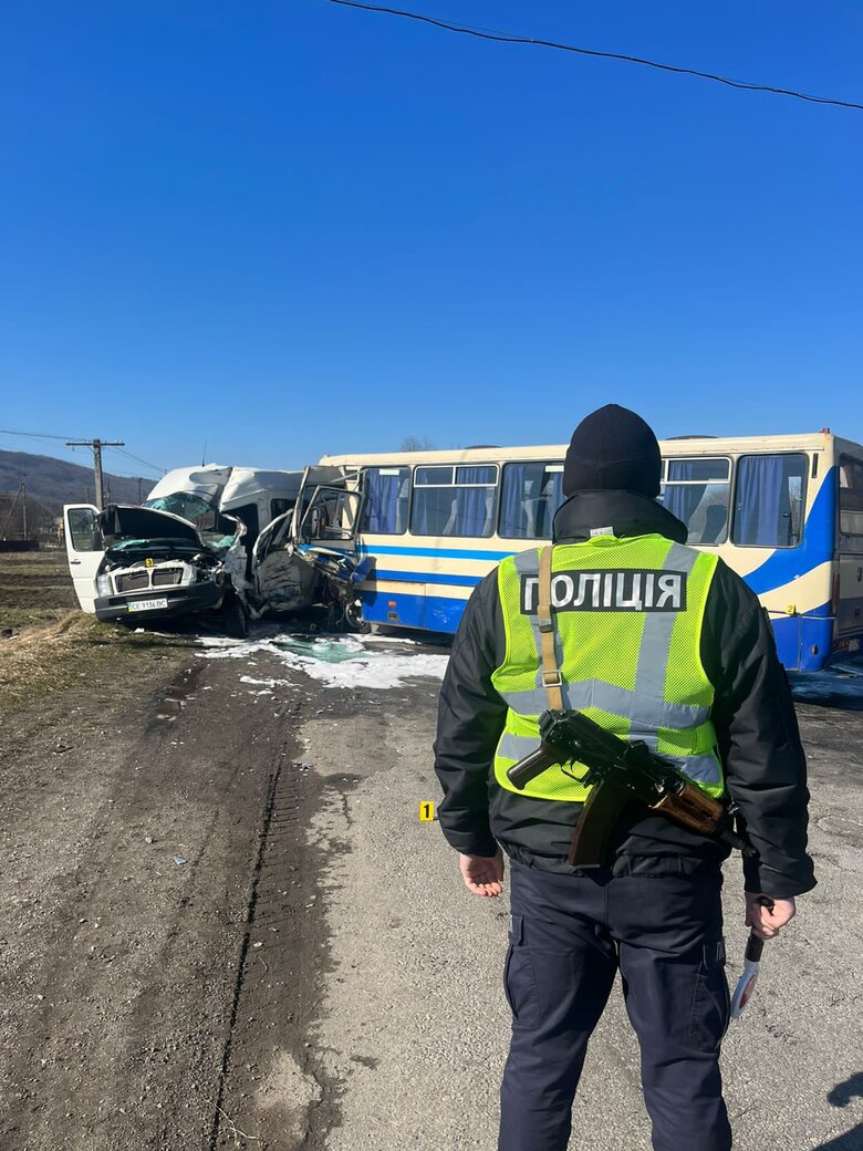ДТП с автобусами на Прикарпатье: один человек погиб, 24 травмированы (обновлено) 03