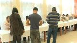 Українці з подвійним громадянством масово приїхали голосувати на виборах в Угорщині: місцеві обурені