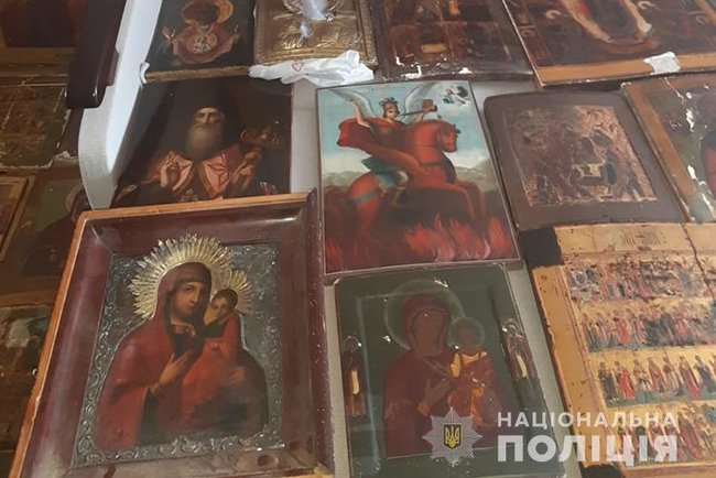 Суд відправив під варту трьох учасників злочинної групи, що викрала з храмів у різних областях понад 600 старовинних церковних предметів, - Нацполіція 02