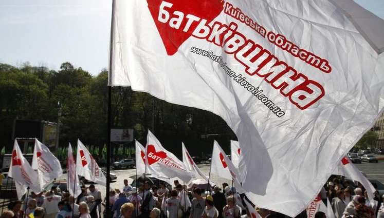Оппозиция выводит людей на "Марш несогласных": под "Украинским домом" уже более 10000 человек. ФОТО + ВИДЕО