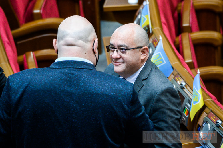 Рассказ Культенко Новинскому, Трухину и Кузьминых, приглашение Бондарь на вечеринку при свечах и сообщение Котик, дай деньги Васильеву, - работа ВР 22 февраля 01
