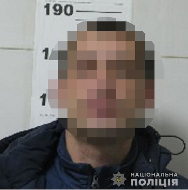 Пьяный иностранец выбежал на проезжую часть, поссорился с водителем и ударил его ножом в живот, - полиция Киева 02