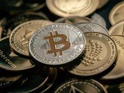 Хранителька скарбниці та фасаду добробуту?