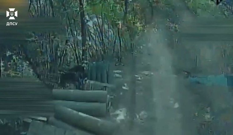 Apex UAV Unit drone operators smash Russian Giatsint-B gun and concealed ammunition in forest belt. VIDEO