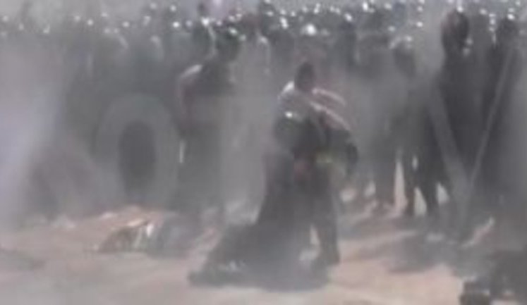 "Раненый! Снимай все! Вату быстро!", - момент взрыва и оказание помощи Бойцам НГУ возле парламента. ВИДЕО. 18+