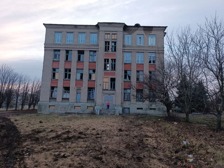 Ніч на Донеччині: удари з Градів по Авдіївці та обстріли Курахового. У центрі Бахмута пошкоджено історичну будівлю 01