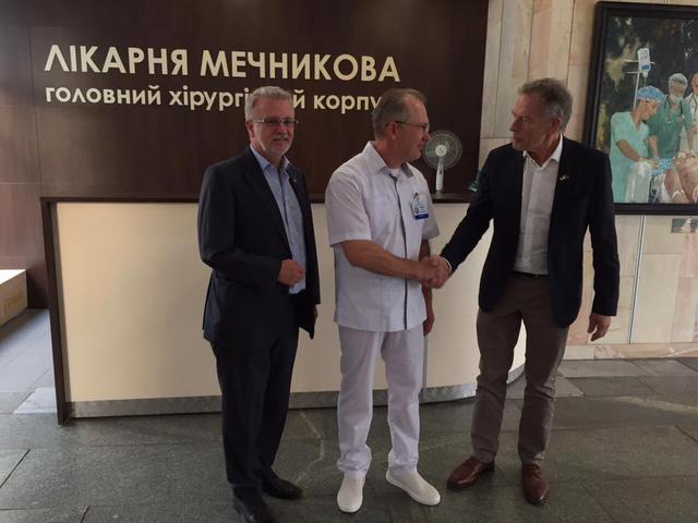 Депутати Європарламенту Розаті й Галер відвідали Дніпро та їдуть у зону АТО 08 Депутати Європарламенту Розаті й Галер відвідали Дніпро та їдуть у зону АТО 08