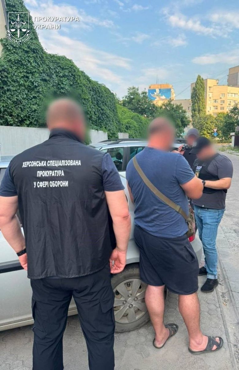 На Херсонщині викрили двох військовослужбовців