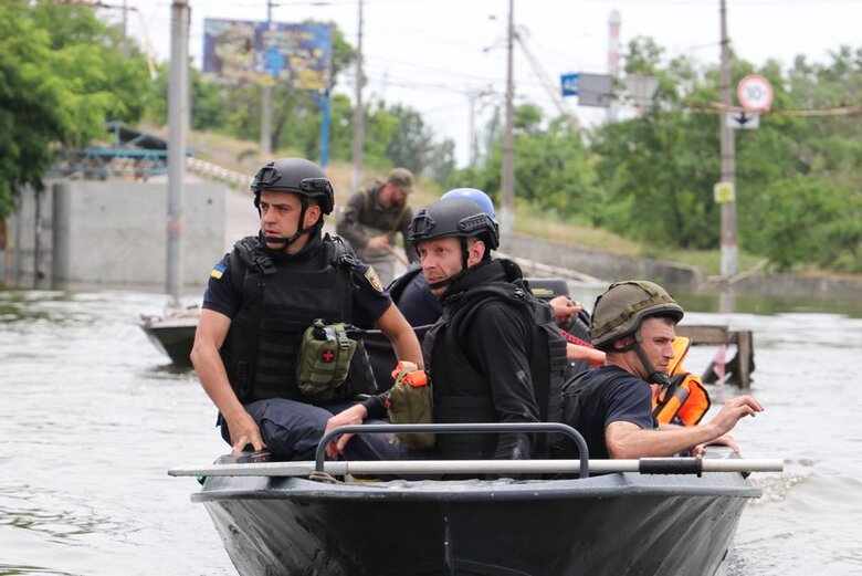 На Миколаївщині через підрив Каховської ГЕС відрізані під’їзди до села з сотнями мешканців, - ДСНС 01