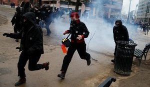 Violent protests in Washington during Trump's inauguration: police arrest about 95 people. PHOTOS