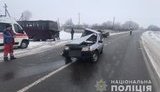 ВАЗ виїхав на зустрічну смугу і зіткнувся з рейсовим автобусом на Харківщині: двоє людей загинули. ФОТОрепортаж