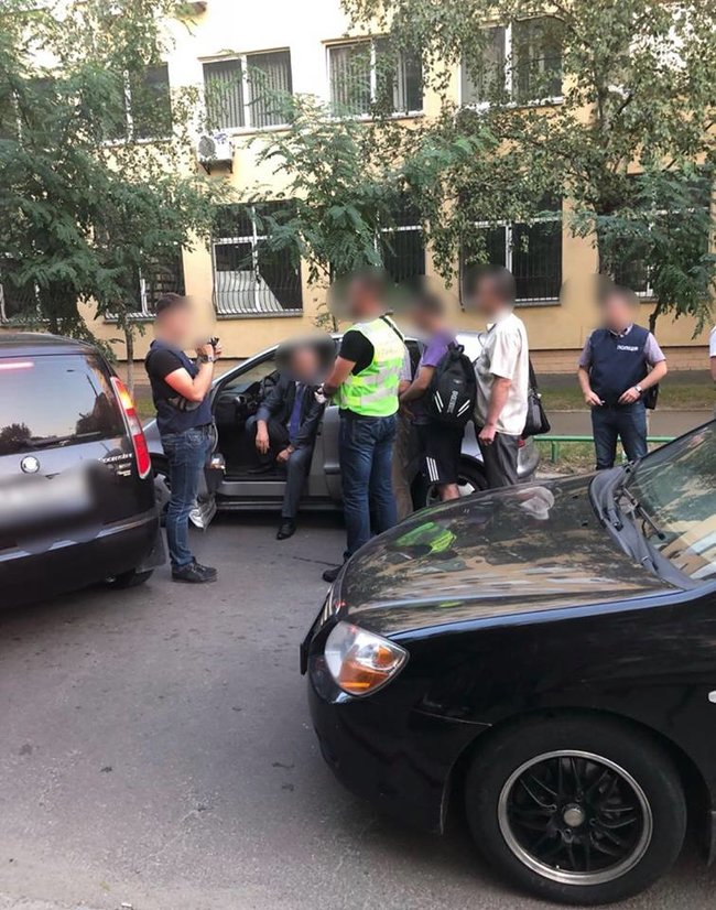 На отриманні хабара в $3 тис. викрито в.о. глави Держгеонадр, - Департамент захисту економіки Нацполіції 01