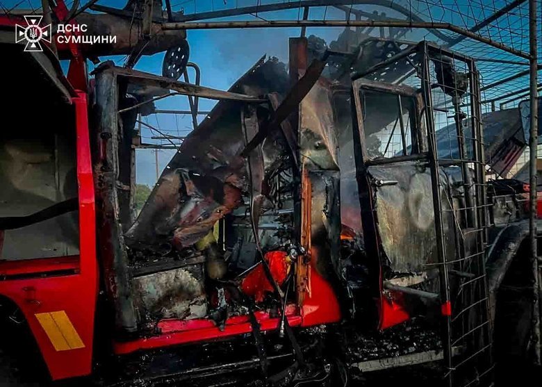 Через повторний удар зайнялася пожежна автоцистерна