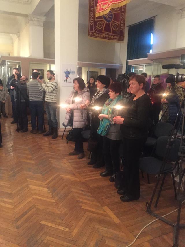 В Киеве почтили память погибших в Донецком аэропорту: семьи просят сделать сквер и памятник в честь защитников ДАП 01