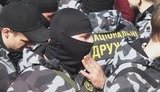 "Національний корпус" у Черкасах намагався прорватися до Порошенка, який виступав зі сцени в центрі міста. ВIДЕО
